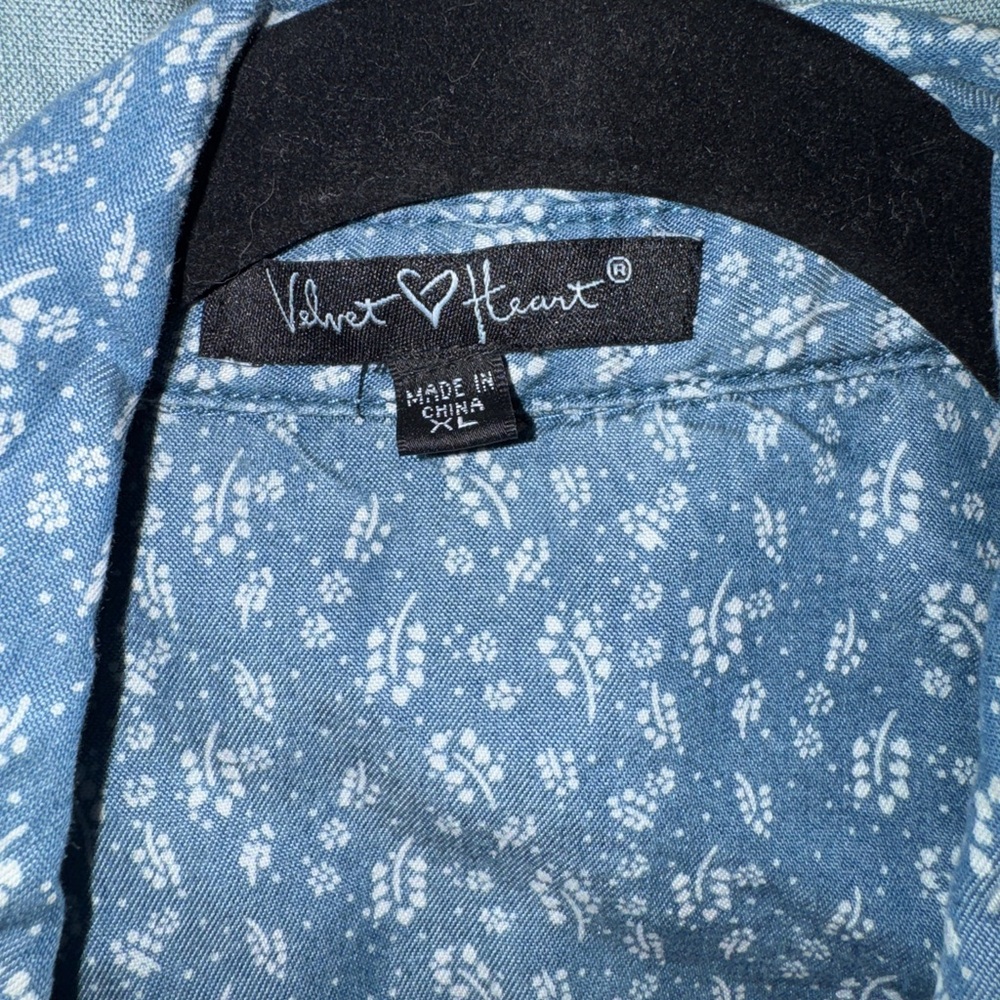 Velvet Heart Light Blue Floral dress - Picture 2 of 7